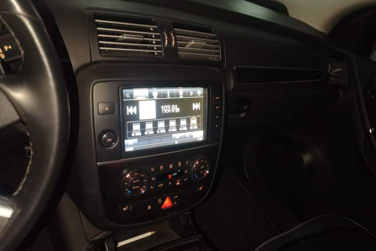 Used Mercedes-Benz R-Class 2015 R 400 4MATIC Business Model Audio And AC Panel
