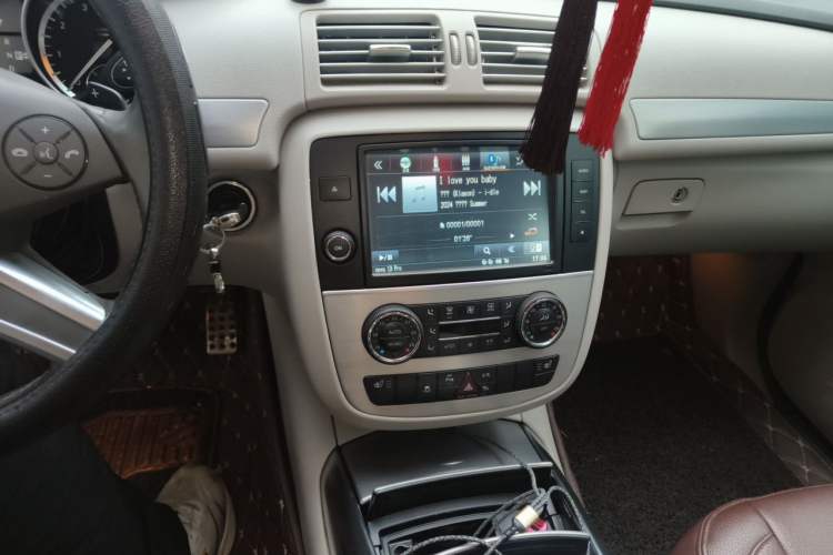 Used Mercedes-Benz R-Class 2015 R 320 4MATIC Luxury Model Audio And AC Panel