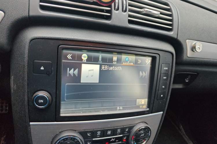 Used Mercedes-Benz R-Class 2015 R 320 4MATIC Luxury Model Audio And AC Panel