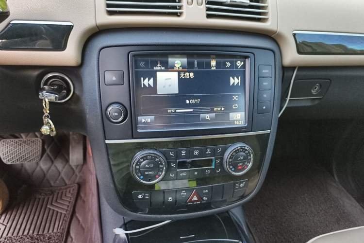 Used Mercedes-Benz R-Class 2015 R 320 4MATIC Luxury Model Audio And AC Panel