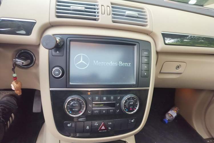 Used Mercedes-Benz R-Class 2015 R 320 4MATIC Luxury Model Audio And AC Panel