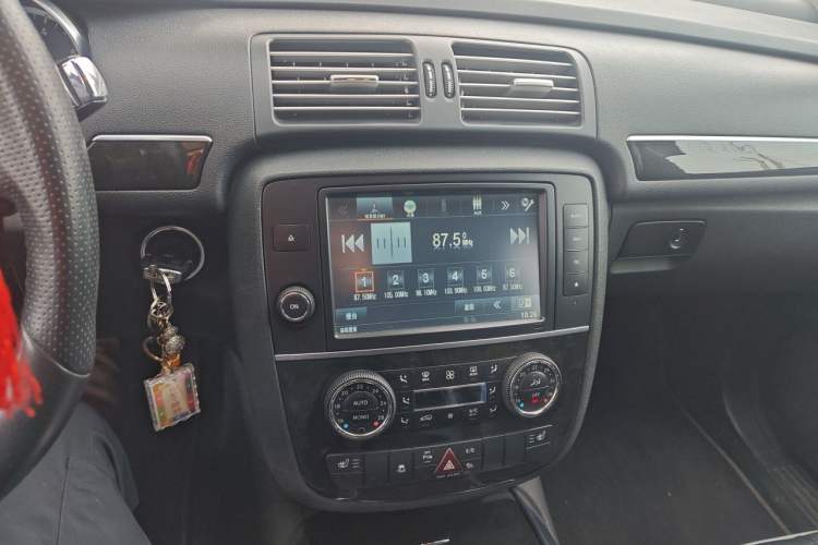 Used Mercedes-Benz R-Class 2015 R 320 4MATIC Luxury Model Audio And AC Panel
