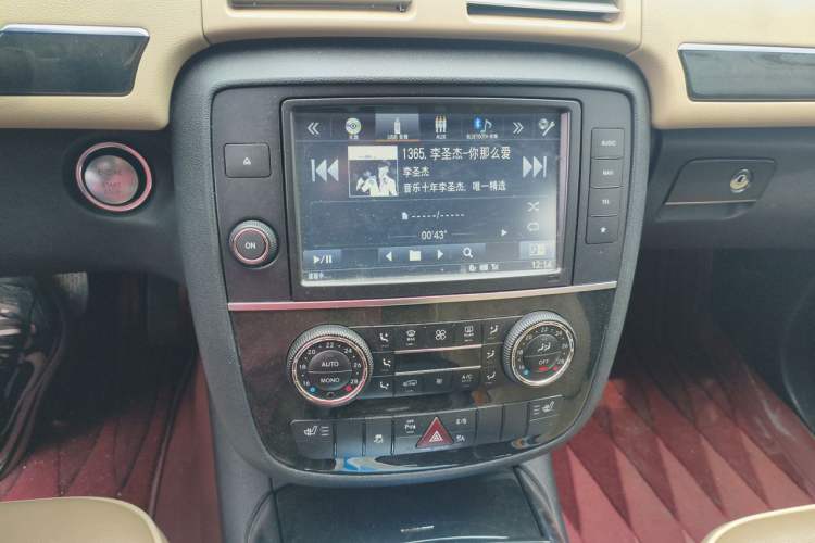 Used Mercedes-Benz R-Class 2015 R 400 4MATIC Luxury Model Audio And AC Panel