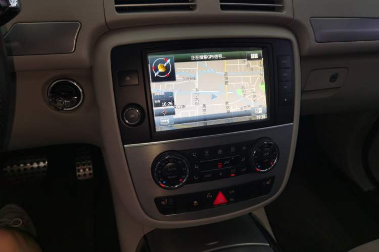 Used Mercedes-Benz R-Class 2015 R 320 4MATIC Luxury Model Audio And AC Panel