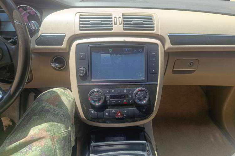Used Mercedes-Benz R-Class 2015 R 400 4MATIC Business Model Audio And AC Panel