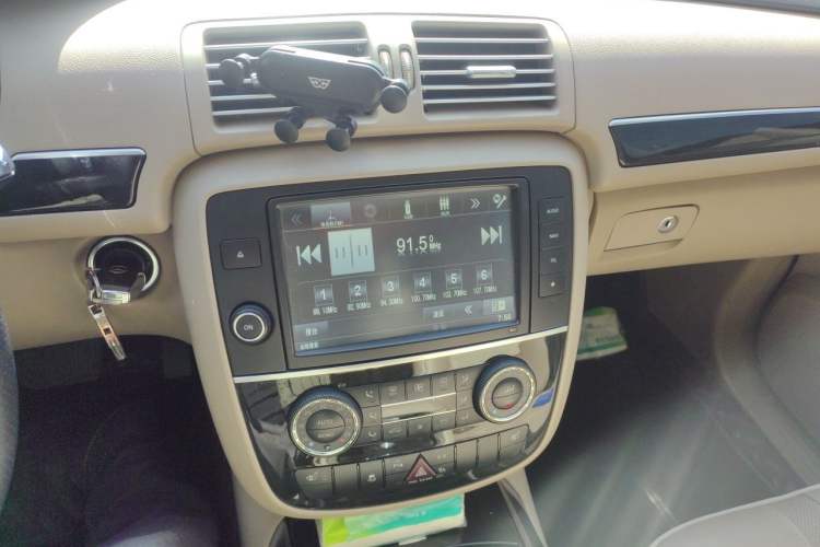 Used Mercedes-Benz R-Class 2015 R 320 4MATIC Luxury Model Audio And AC Panel