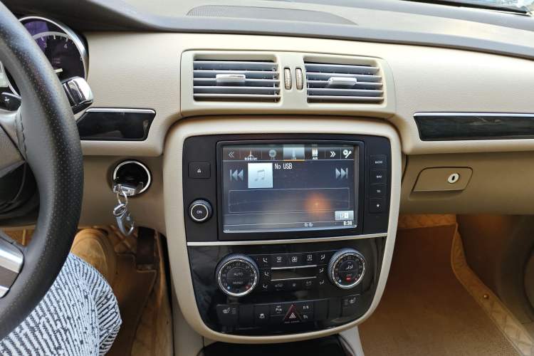 Used Mercedes-Benz R-Class 2015 R 320 4MATIC Luxury Model Audio And AC Panel