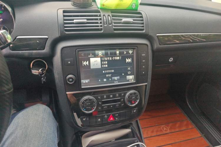 Used Mercedes-Benz R-Class 2015 R 400 4MATIC Business Model Audio And AC Panel