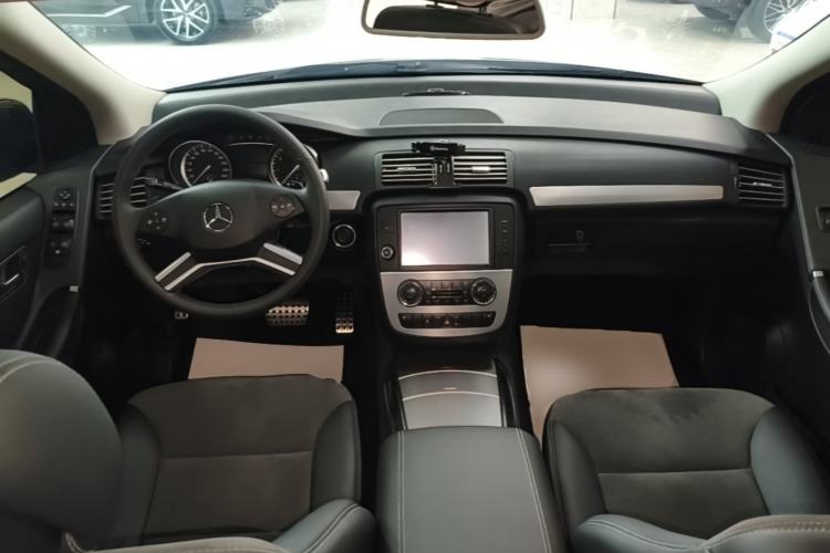 Used Mercedes-Benz R-Class 2015 R 320 4MATIC Luxury Model Center Console