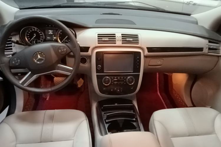 Used Mercedes-Benz R-Class 2015 R 400 4MATIC Business Model Center Console