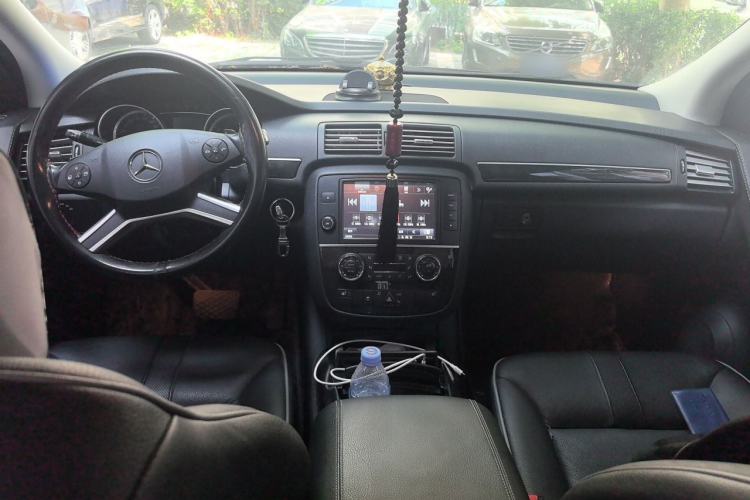 Used Mercedes-Benz R-Class 2015 R 400 4MATIC Business Model Center Console