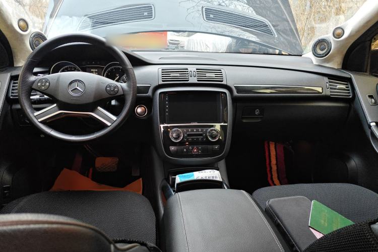 Used Mercedes-Benz R-Class 2015 R 400 4MATIC Luxury Model Center Console