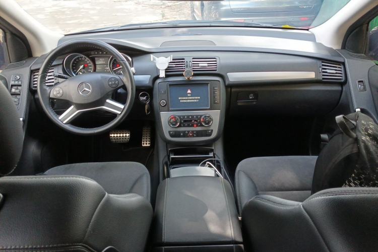 Used Mercedes-Benz R-Class 2015 R 320 4MATIC Luxury Model Center Console