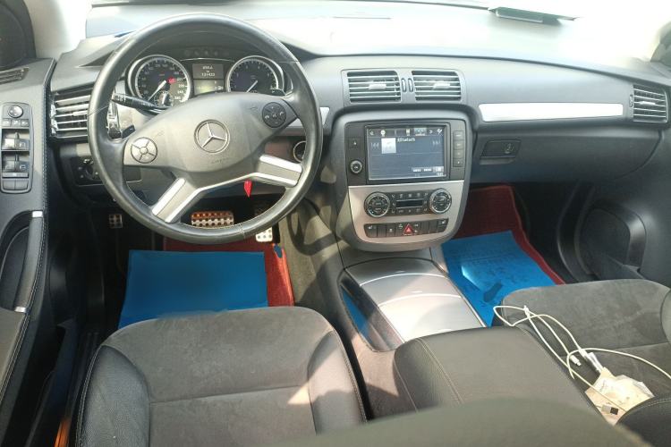Used Mercedes-Benz R-Class 2015 R 320 4MATIC Luxury Model Center Console