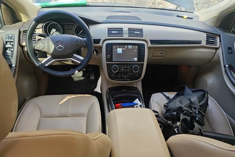 Used Mercedes-Benz R-Class 2015 R 320 4MATIC Luxury Model Center Console