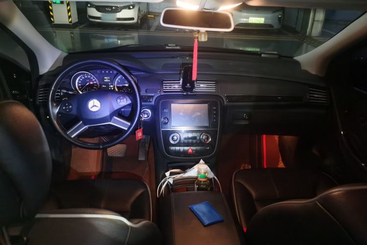 Used Mercedes-Benz R-Class 2015 R 400 4MATIC Business Model Center Console