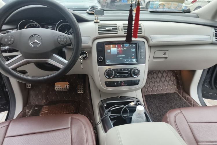 Used Mercedes-Benz R-Class 2015 R 320 4MATIC Luxury Model Center Console