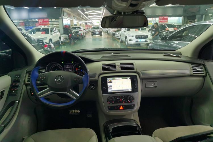 Used Mercedes-Benz R-Class 2015 R 320 4MATIC Luxury Model Center Console