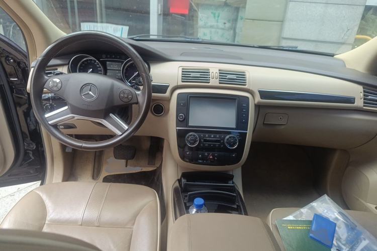 Used Mercedes-Benz R-Class 2015 R 400 4MATIC Business Model Center Console