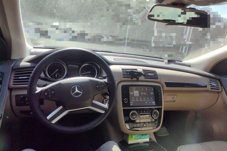 Used Mercedes-Benz R-Class 2015 R 320 4MATIC Luxury Model Center Console