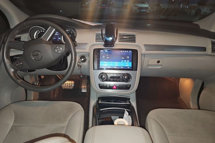 Used Mercedes-Benz R-Class 2015 R 320 4MATIC Luxury Model Center Console