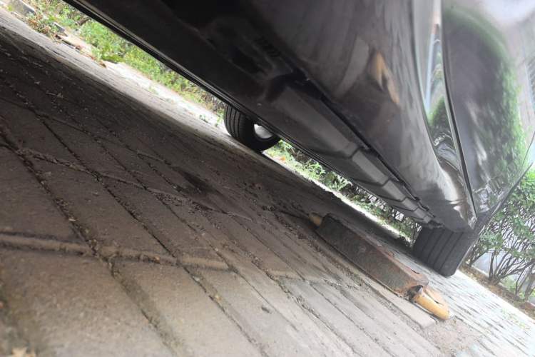 Used Mercedes-Benz R-Class 2015 R 400 4MATIC Business Model Chassis Front Left