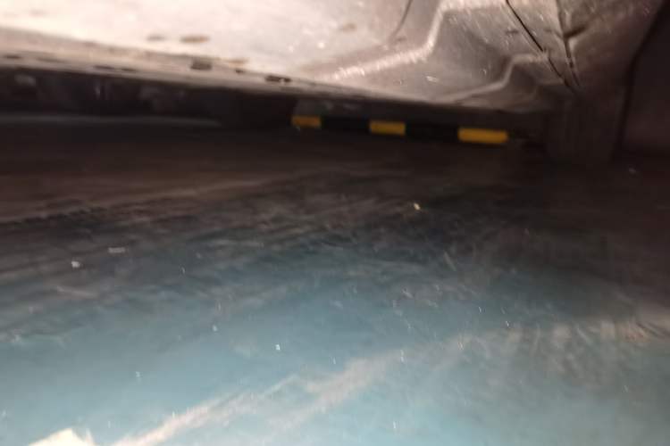 Used Mercedes-Benz R-Class 2015 R 400 4MATIC Business Model Chassis Front Left