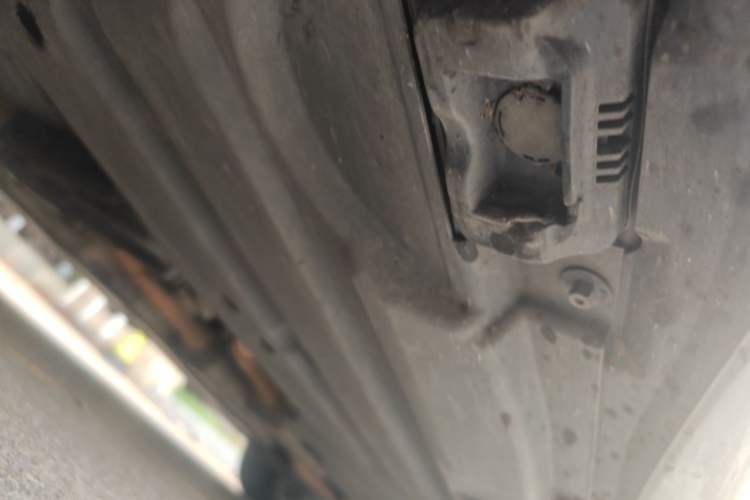 Used Mercedes-Benz R-Class 2015 R 400 4MATIC Business Model Chassis Front Left