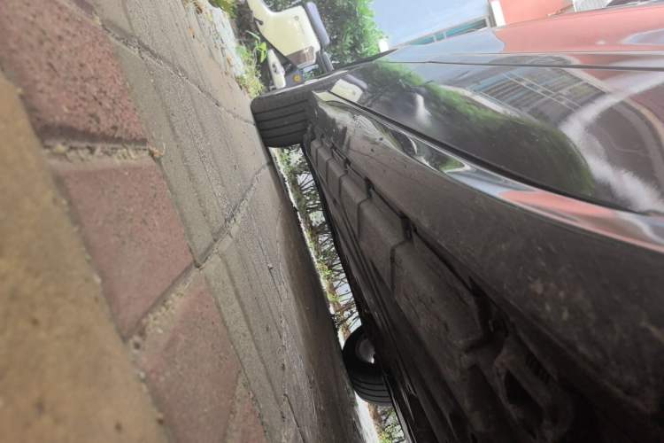 Used Mercedes-Benz R-Class 2015 R 400 4MATIC Business Model Chassis Front Right