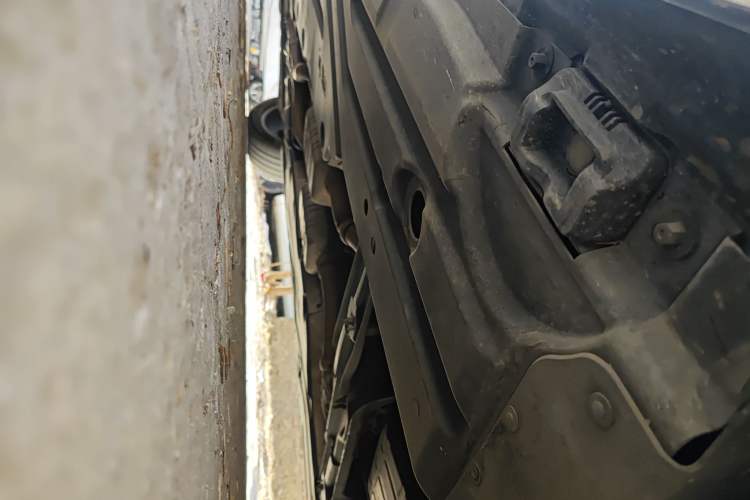 Used Mercedes-Benz R-Class 2015 R 320 4MATIC Luxury Model Chassis Front Right