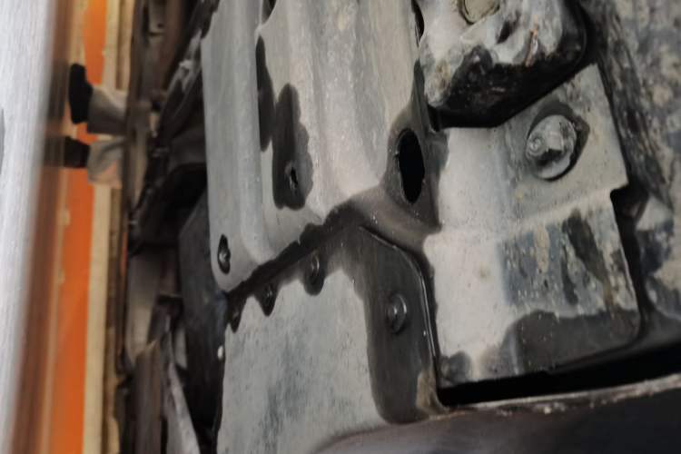 Used Mercedes-Benz R-Class 2015 R 320 4MATIC Luxury Model Chassis Front Right