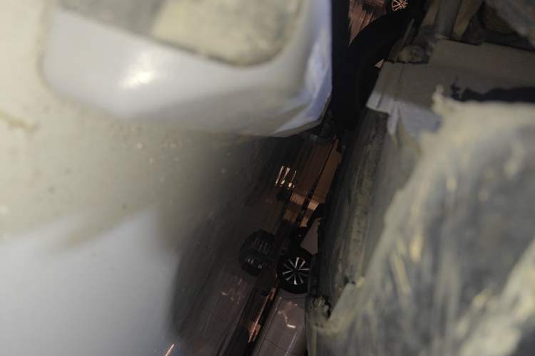 Used Mercedes-Benz R-Class 2015 R 400 4MATIC Business Model Chassis Front Right