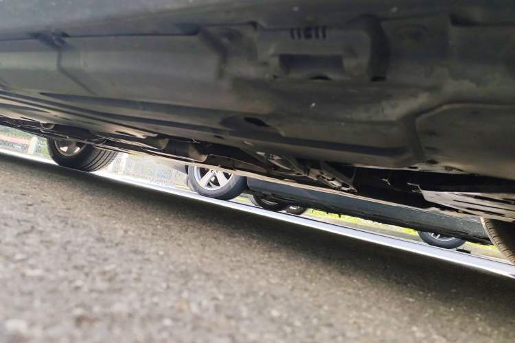 Used Mercedes-Benz R-Class 2015 R 400 4MATIC Luxury Model Chassis Front Right