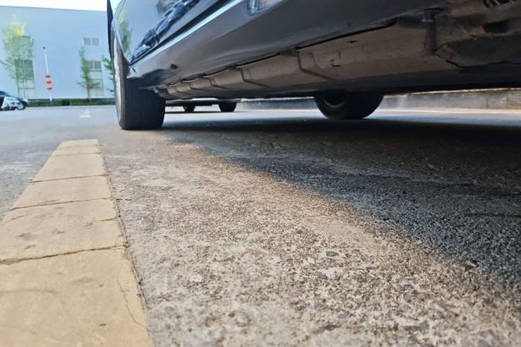 Used Mercedes-Benz R-Class 2015 R 400 4MATIC Luxury Model Chassis Front Right