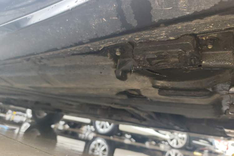 Used Mercedes-Benz R-Class 2015 R 400 4MATIC Luxury Model Chassis Front Right
