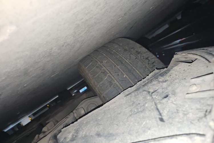 Used Mercedes-Benz R-Class 2015 R 320 4MATIC Luxury Model Chassis Front Right