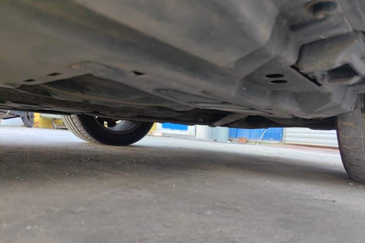 Used Mercedes-Benz R-Class 2015 R 400 4MATIC Luxury Model Chassis Rear Left