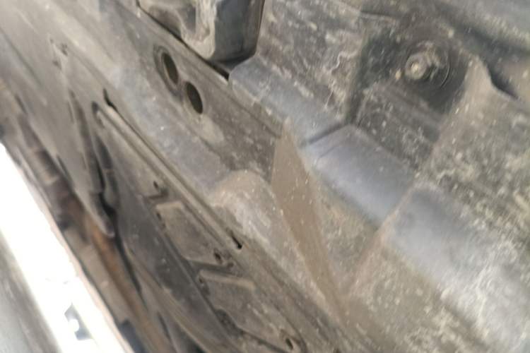Used Mercedes-Benz R-Class 2015 R 320 4MATIC Luxury Model Chassis Rear Left