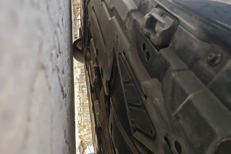 Used Mercedes-Benz R-Class 2015 R 320 4MATIC Luxury Model Chassis Rear Left