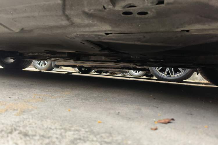Used Mercedes-Benz R-Class 2015 R 400 4MATIC Business Model Chassis Rear Left