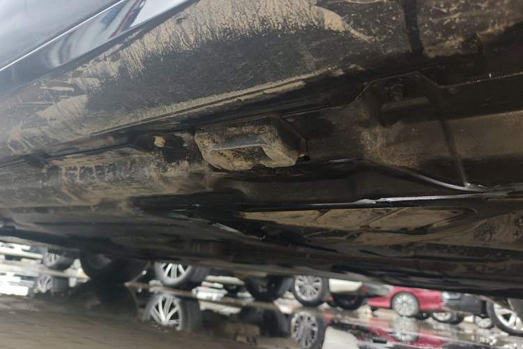 Used Mercedes-Benz R-Class 2015 R 400 4MATIC Luxury Model Chassis Rear Left