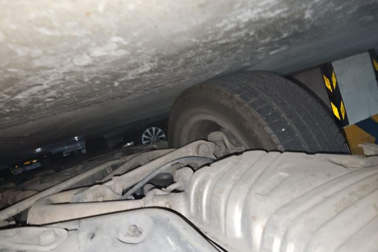Used Mercedes-Benz R-Class 2015 R 320 4MATIC Luxury Model Chassis Rear Left