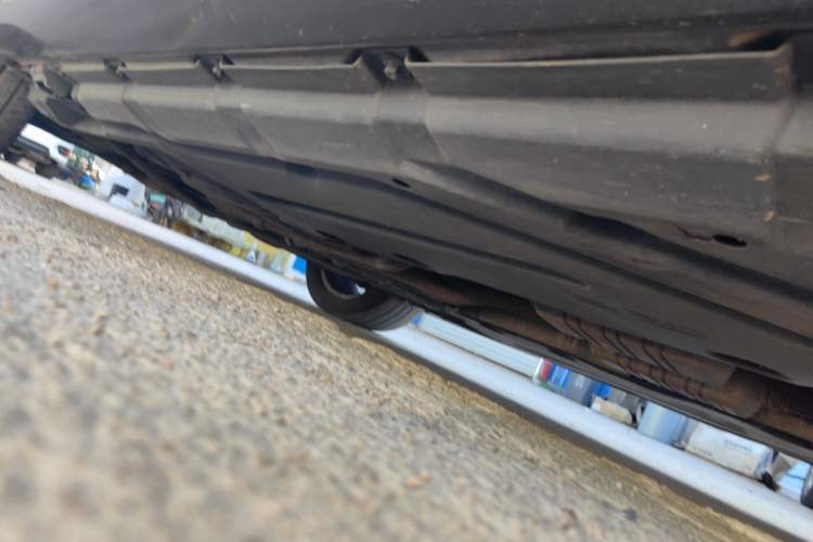 Used Mercedes-Benz R-Class 2015 R 400 4MATIC Luxury Model Chassis Rear Right