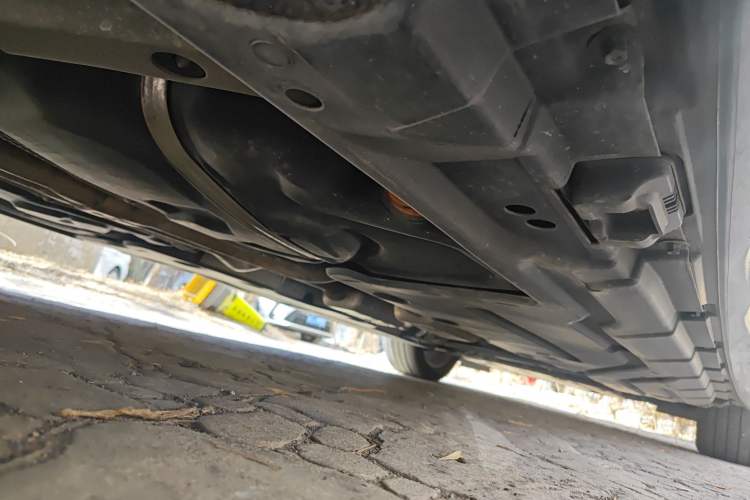 Used Mercedes-Benz R-Class 2015 R 320 4MATIC Luxury Model Chassis Rear Right
