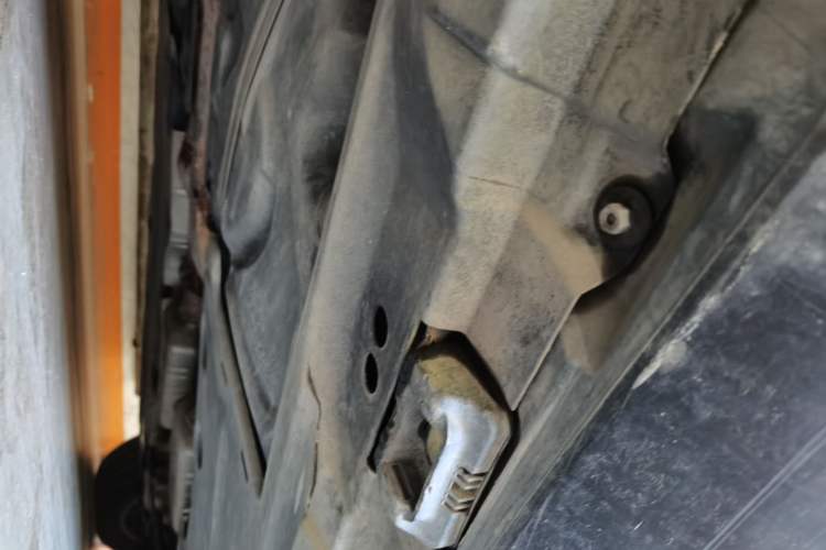 Used Mercedes-Benz R-Class 2015 R 320 4MATIC Luxury Model Chassis Rear Right