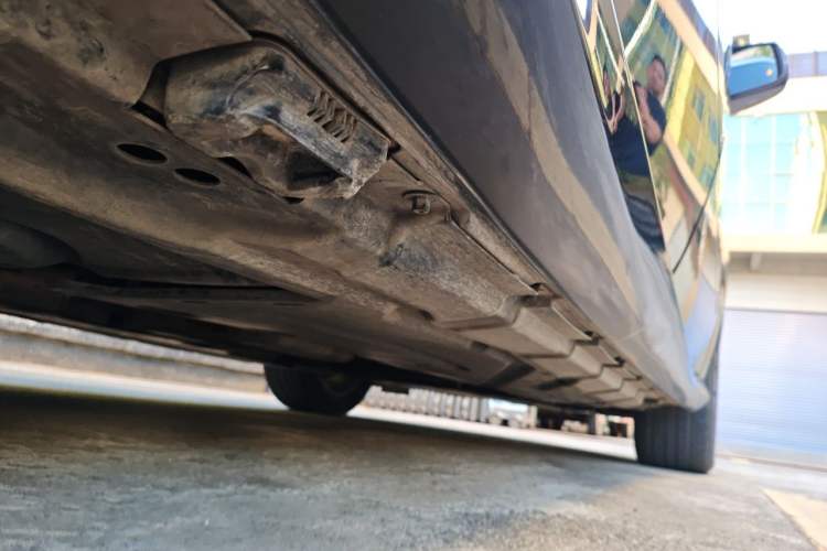 Used Mercedes-Benz R-Class 2015 R 400 4MATIC Luxury Model Chassis Rear Right