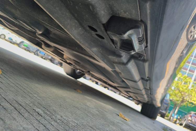 Used Mercedes-Benz R-Class 2015 R 320 4MATIC Luxury Model Chassis Rear Right