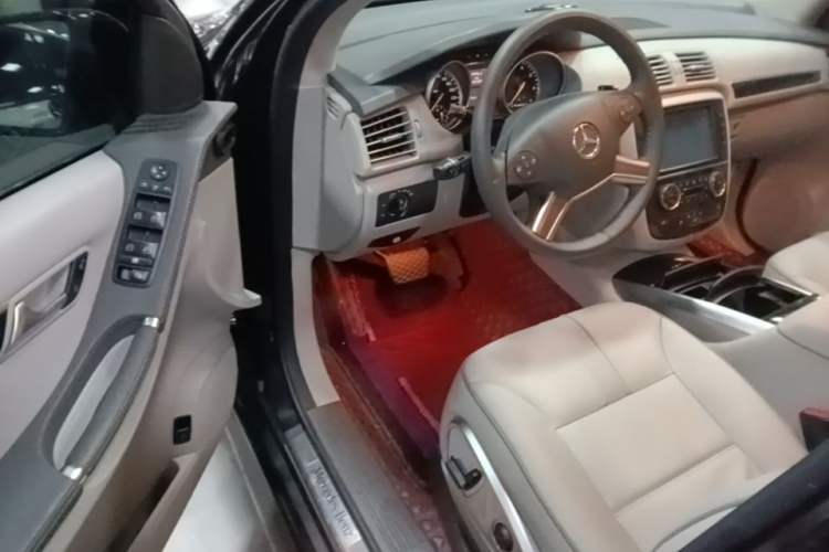 Used Mercedes-Benz R-Class 2015 R 400 4MATIC Business Model Driver Seat