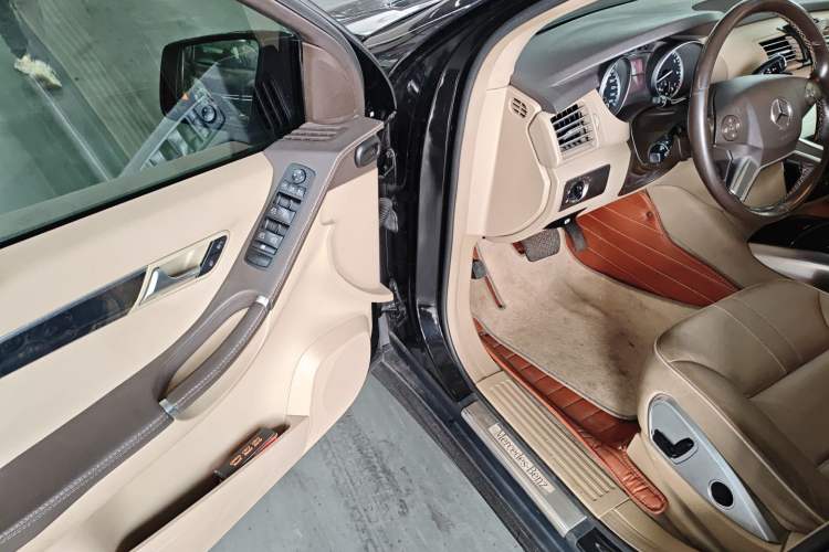 Used Mercedes-Benz R-Class 2015 R 320 4MATIC Luxury Model Driver Seat