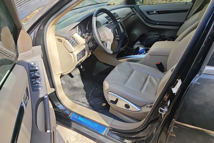 Used Mercedes-Benz R-Class 2015 R 320 4MATIC Luxury Model Driver Seat